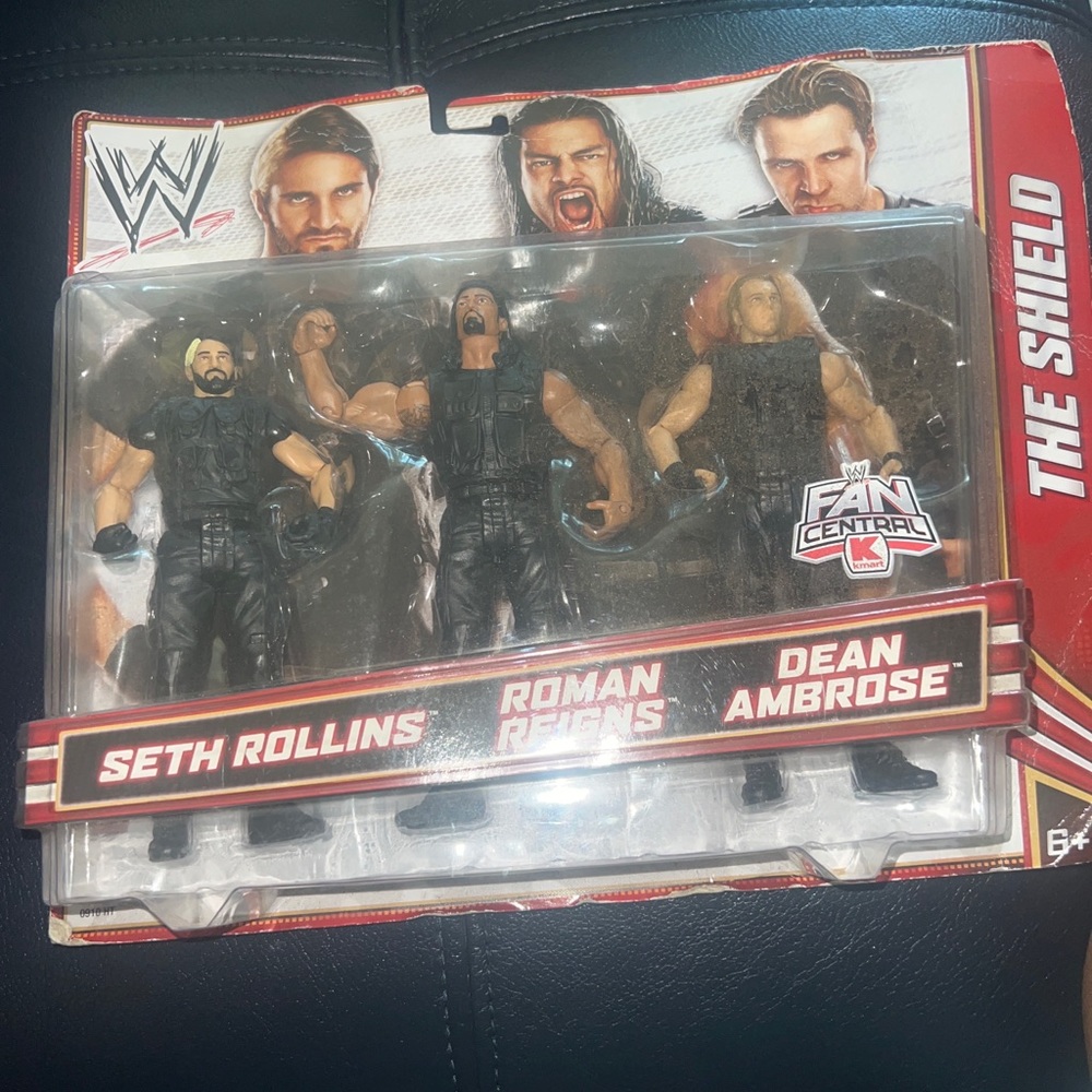 WWE action figures 2013 Seth Rollins Roman Reigns dean Ambrose.